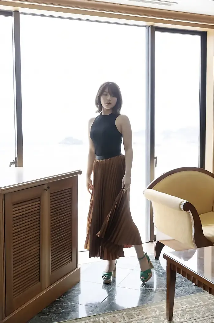 Nana Owada 오와다 나나, FRIDAY 디지털 사진집 [스위트룸에서 단둘이] Set.01