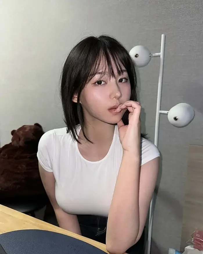 귀여운 얼굴에 무시무시한 몸매를 가진 누나