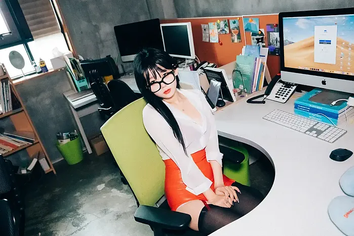 ZIA.Kwon 권지아, Loozy ‘Office Slave’ Set.02