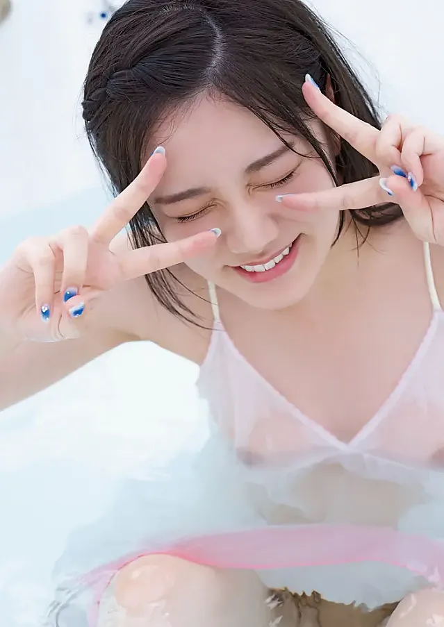 미야시타 레나, 1st 사진집 『투명한 소녀』Set.03