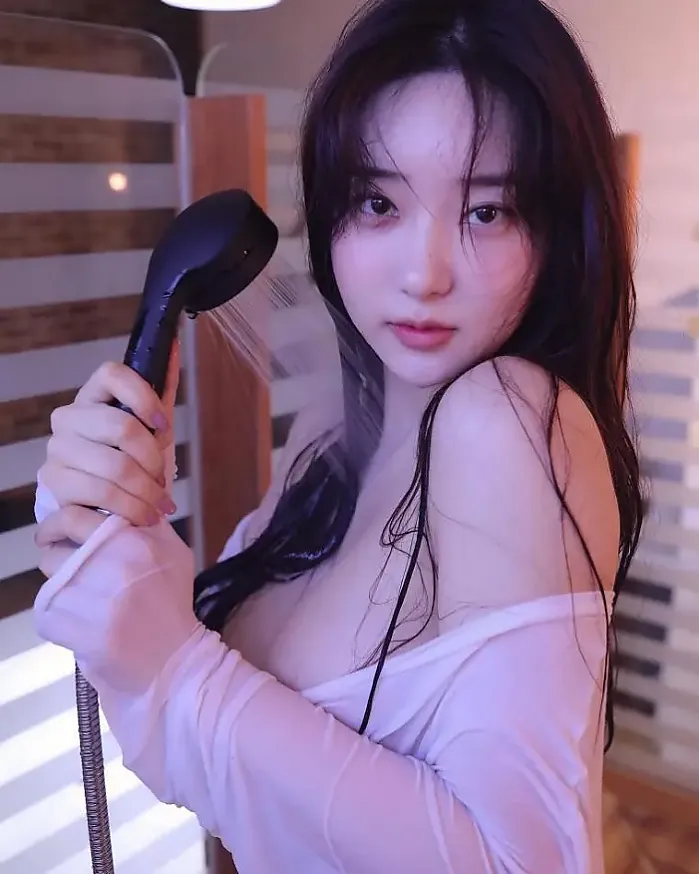 온몸을 적신 신재은