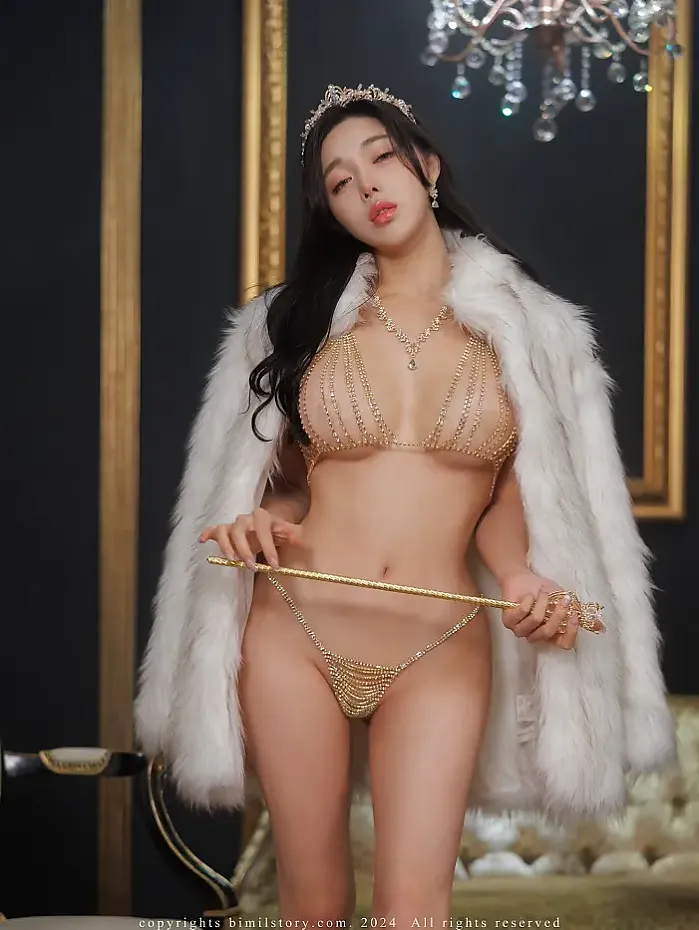 진다율, 비밀스토리 Vol.06 「더 퀸 슈페리어」 세트.01