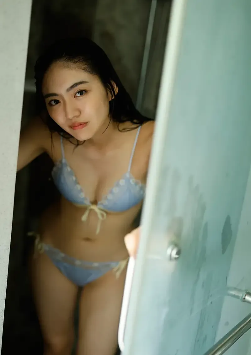 도요다 루나, 사진집 『사이드-B 달을 보게 되다니 기쁩니다』 Set.02