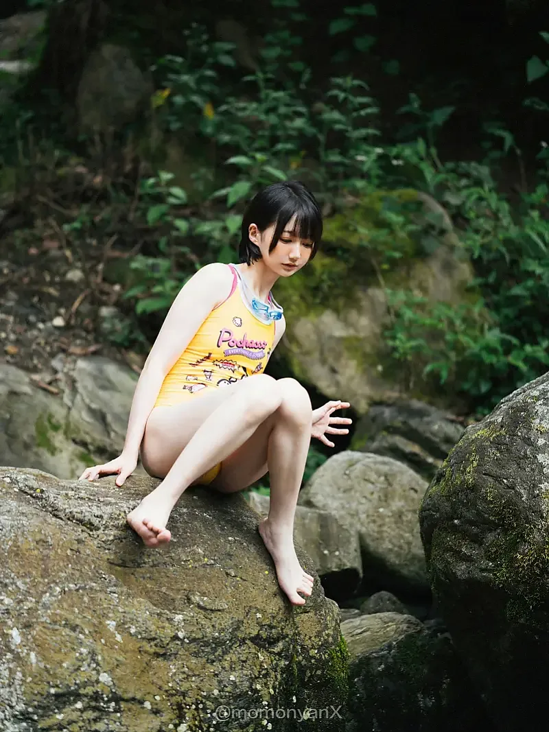 Shizuku しずく, 사진집 Fantia 원마물묘 「여름의 개울」 Set.01