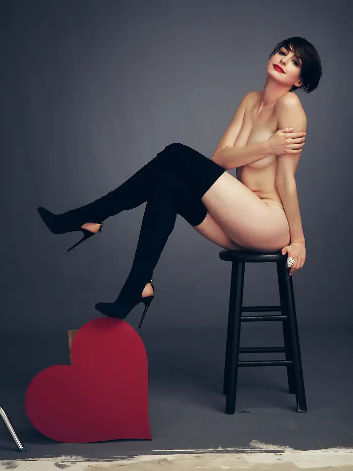 앤 해서웨이 잡지 누드 촬영 이미지