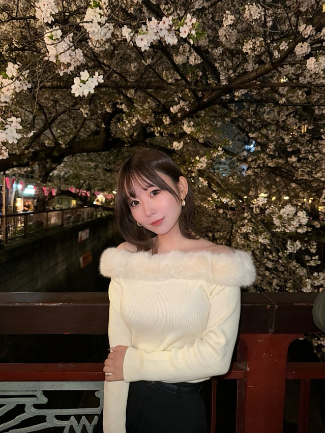 이쁘고 몸매 좋고 눈빛 진짜 개쩌는 AV 배우