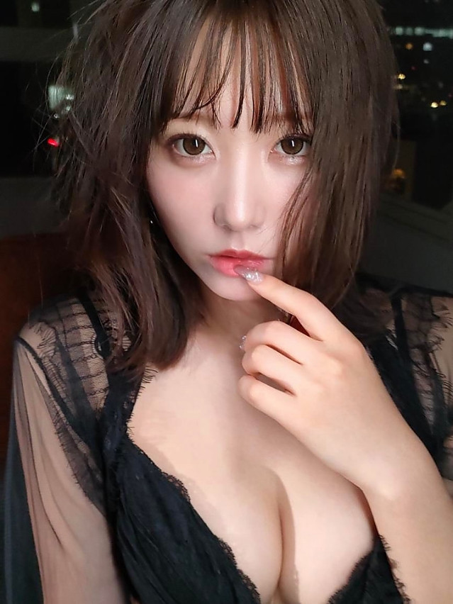 이쁘고 몸매 좋고 눈빛 진짜 개쩌는 AV 배우