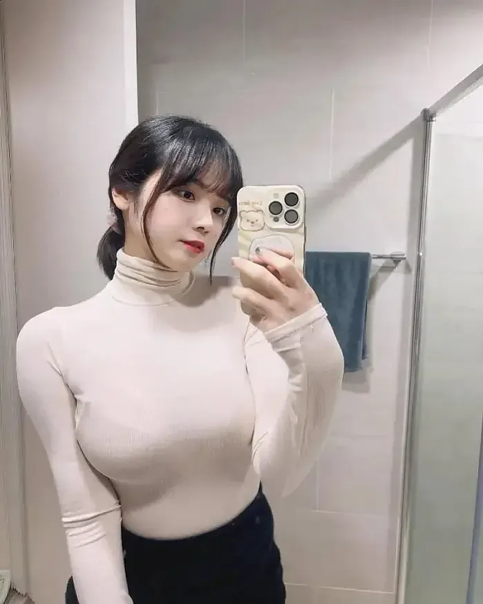 화장실에서 힘 자랑하는 누나