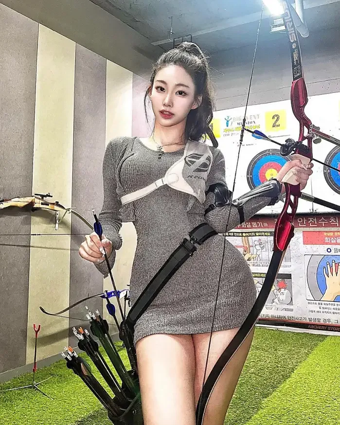 활 쏘고 총 쏘고 다 쏘는 니트 원피스 갓