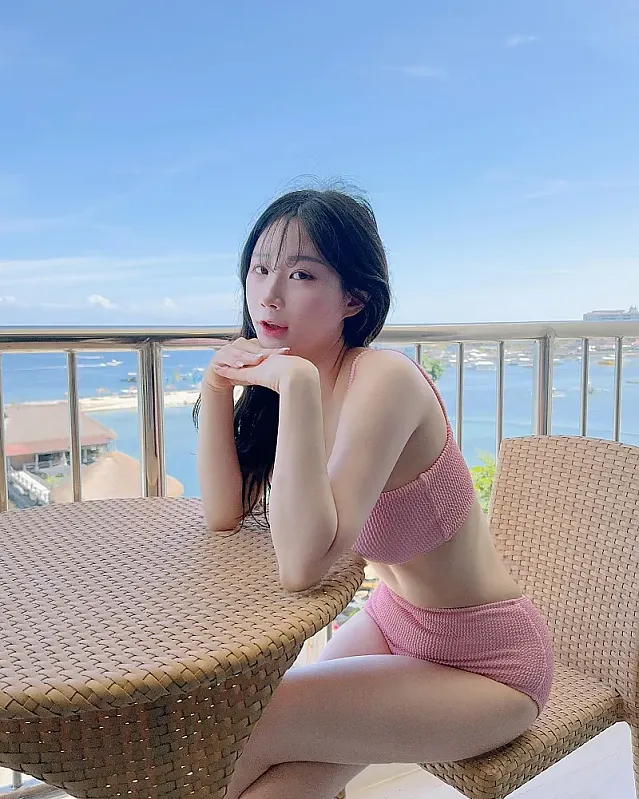 독특한 복고스타일의 비키니 수영복